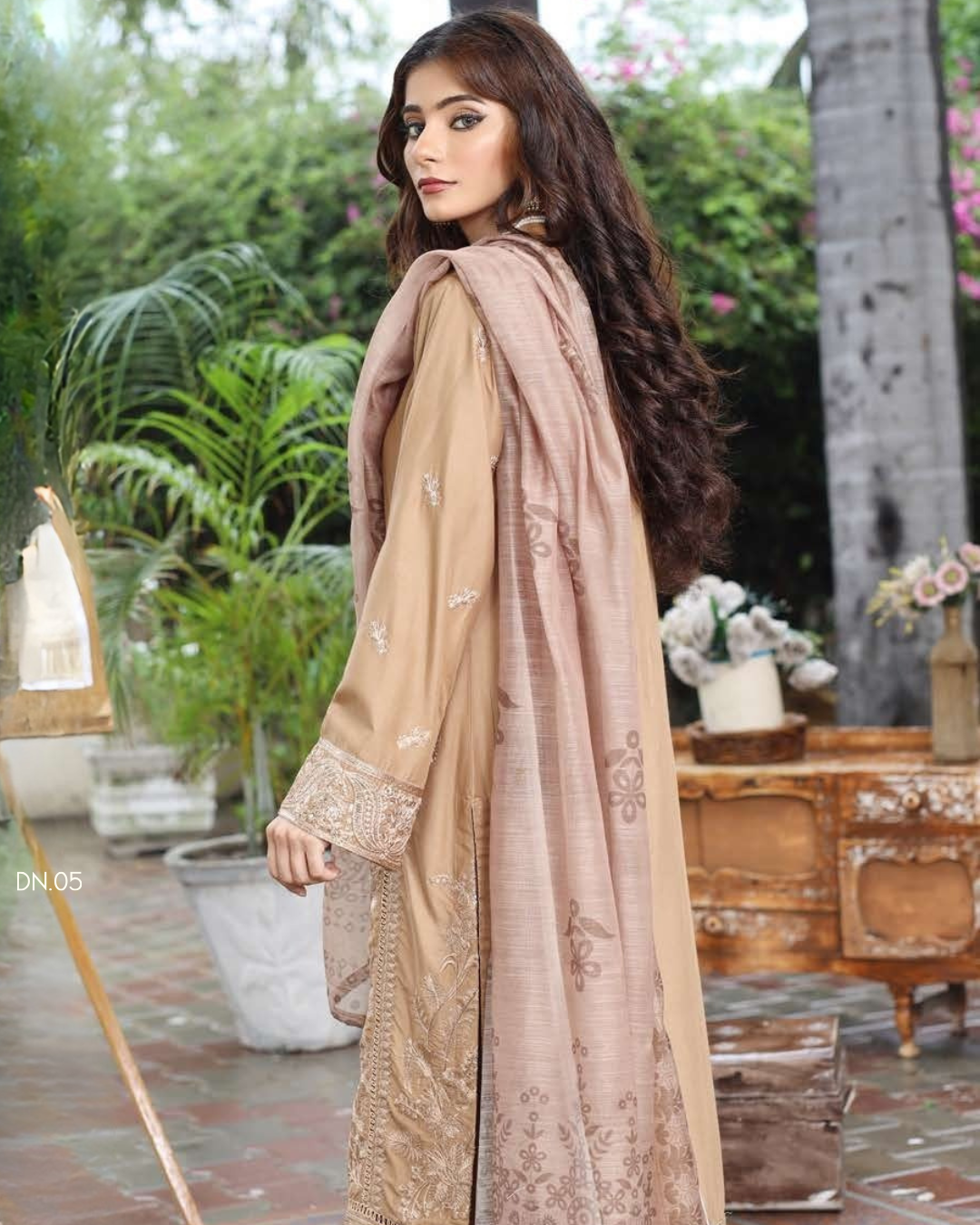 3 Piece Stitched Digital Printed Embroidered Lawn Suit From Zara ’25 Collection – GLAMOUR