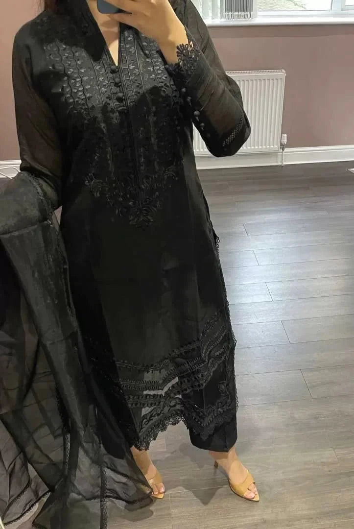 Sakhyaan By Qaus-e-Qaza 3 Piece Embroidered Stitched Suit - Black Edition