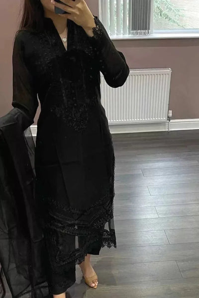 Sakhyaan By Qaus-e-Qaza 3 Piece Embroidered Stitched Suit - Black Edition