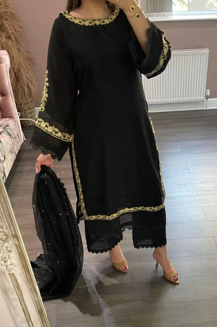 Sakhyaan By Qaus-e-Qaza 3 Piece Embroidered Stitched Suit - Black Cotton Net